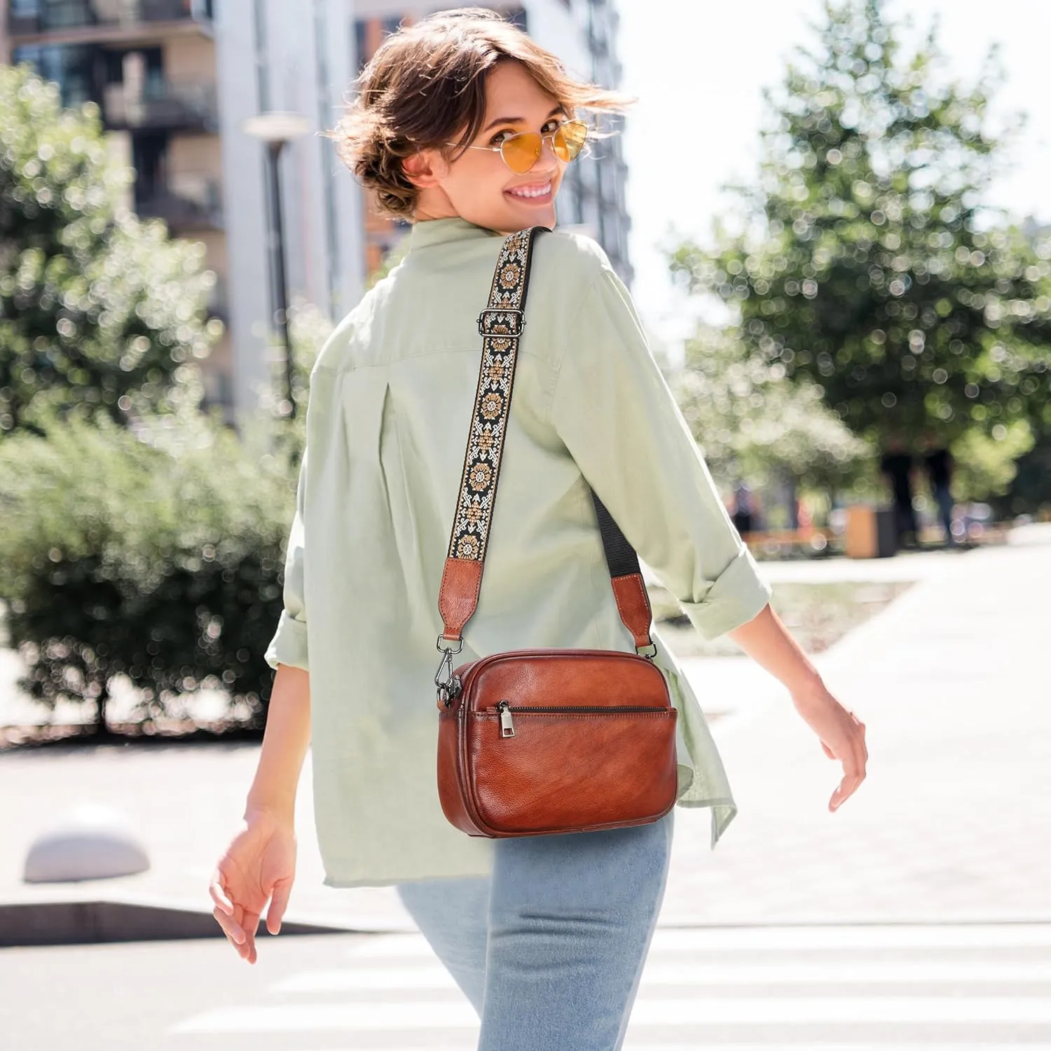 Iswee Leather Crossbody Bags for Women Vintage Shoulder Bag Small Satchel Purse Zippered Purse with Adjustable Strap