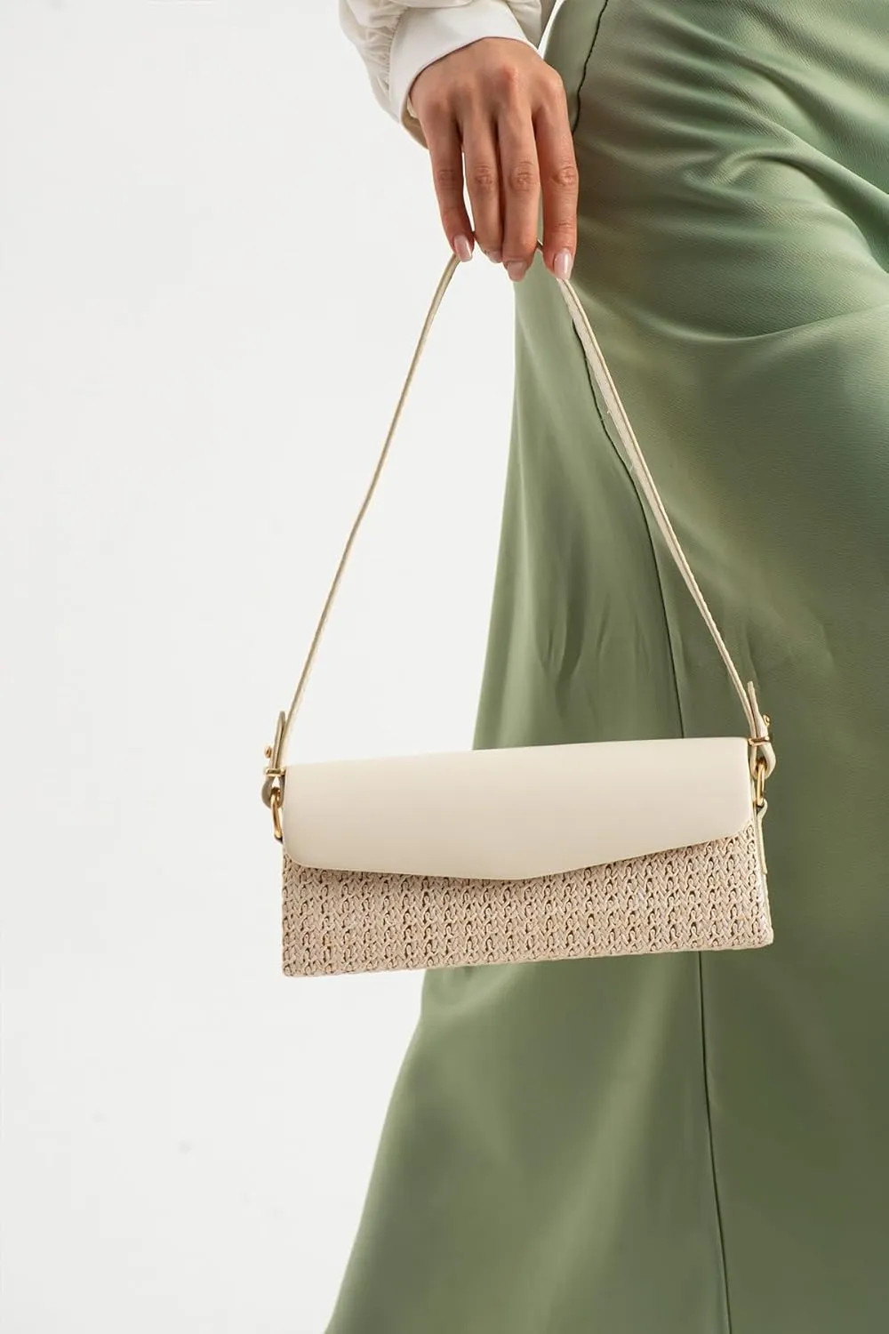 MOON CANTA Mini Woven Clutch Bag  Lightweight Straw Purse with Faux Leather Flap & Wristlet Strap for Women